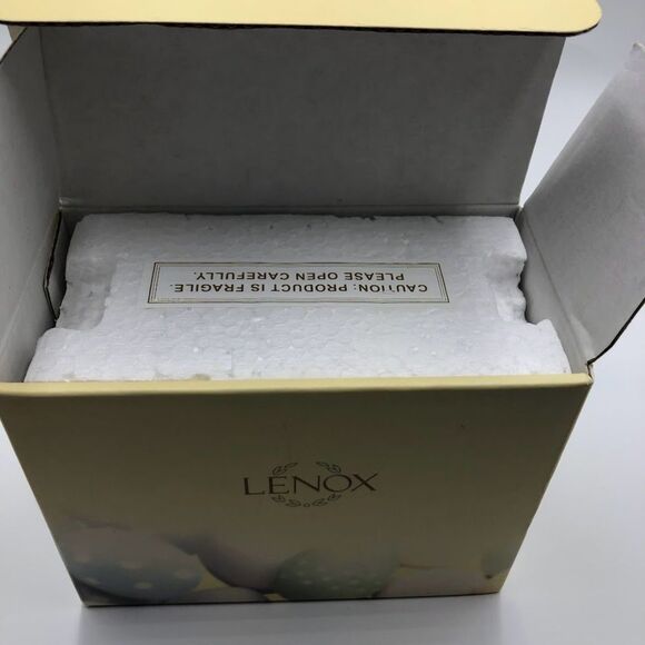 Lenox Occasions Easter Bunny and Egg Salt and Pepper Shaker Set Seasonal Decor - Picture 8 of 12